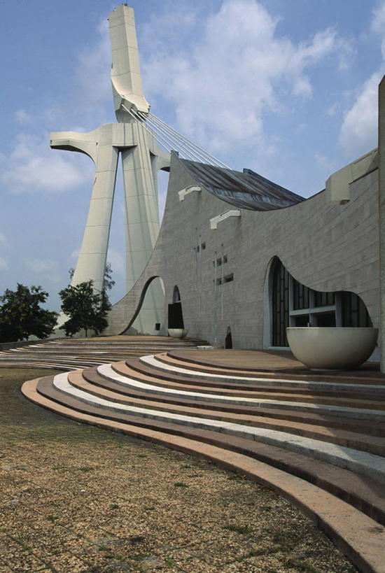 无人,竖图,室外,白天,仰视,建筑,非洲,十字架,台阶,地标建筑,摄影,阿非利加洲,西非,科特迪瓦,科特迪瓦共和国,象牙海岸,彩图,低角度拍摄,潟湖区,阿必尚,阿比让省,阿比让