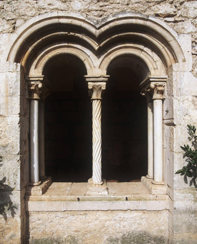 无人,竖图,室外,白天,正面,建筑,意大利,装饰,柱子,拱门,历史,石墙,摄影,宗教,回廊,部分,基督教,哥特式风格,拉奇奥,修院,西多会修道院,彩图