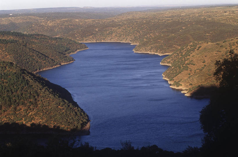 无人,横图,俯视,室外,白天,旅游,度假,河流,美景,山,西班牙,地平线,地形,景观,辽阔,地面,娱乐,风景,自然,享受,休闲,广阔,景色,放松,摄影,一望无际,国家公园,自然风光,延伸,埃斯特雷马杜拉,塔霍河,天地相交,无边无际,一马平川,自然地理,彩图,高角度拍摄