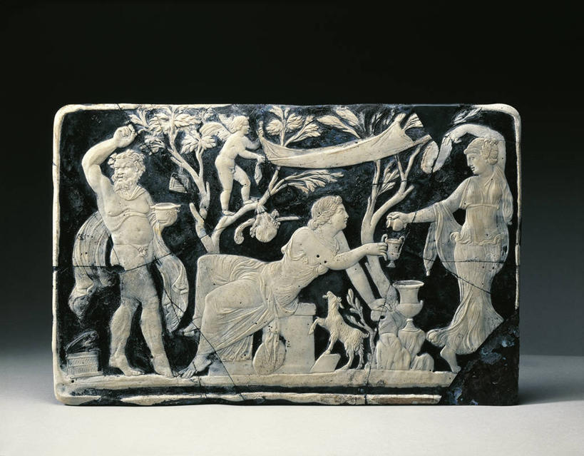 裸体,无人,站,横图,特写,倒,灰色背景,神话,标志,长袍,符号,杯,拿着,历史,标识,古罗马,水壶,树,古代,灰色,摄影,宗教,意大利文化,性别符号,古希腊,庞贝,古代文明,美术工艺,阿里阿德涅,山羊,彩图,影棚拍摄,传统服装,男性符号,过去