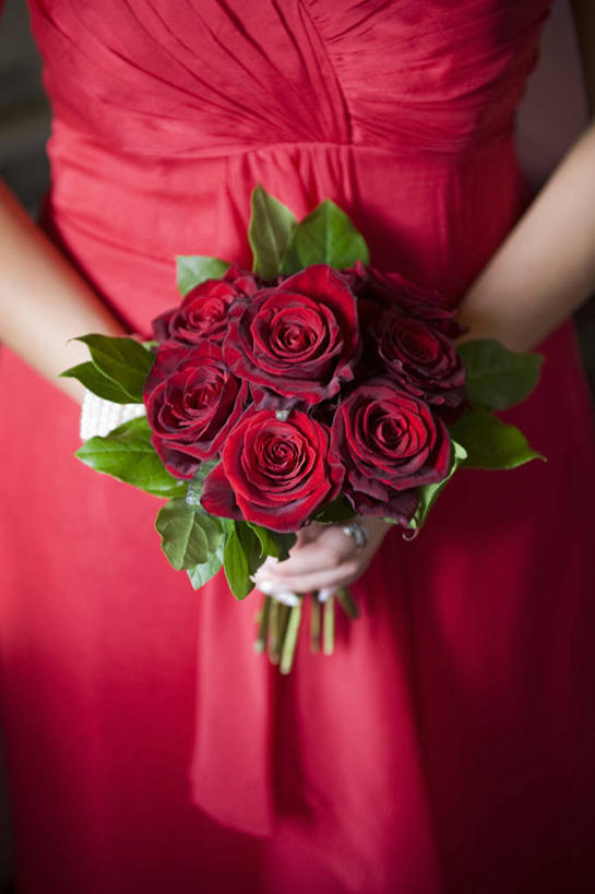 成年人,一个人,竖图,特写,白天,正面,婚礼,美景,植物,玫瑰,英国,仅一个年轻女性,仅一个女性,仅一个人,景观,浪漫,拿着,英格兰,花,红色,自然,花束,景色,摄影,生活方式,部分,自然风光,花童,小傧相,年轻女性,女人,女性,年轻人,彩图,爱