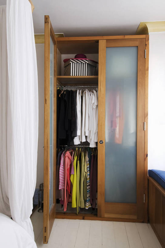 无人,竖图,室内,白天,门,卧室,壁橱,首都,磨砂玻璃,现代,英格兰,衣服,容器,箱子,工具箱,摄影,储藏,储存,彩图,贮存