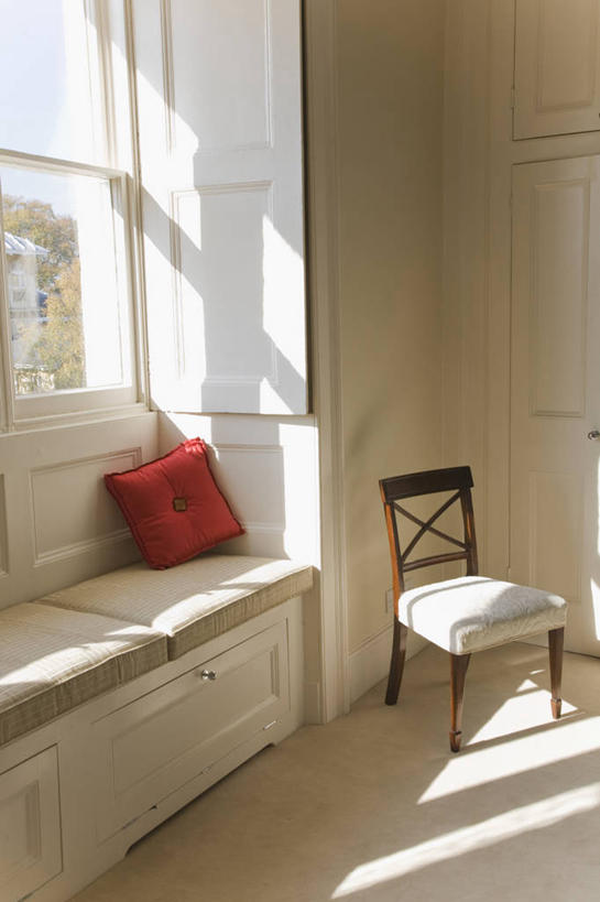 无人,竖图,室内,白天,窗户,卧室,椅子,百叶窗,长椅,英格兰,座位,米色,摄影,切尔滕汉姆,彩图