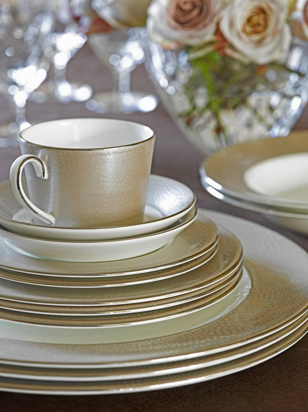 无人,竖图,室内,特写,白天,餐具,堆叠,杯,现代,英格兰,盘子,茶碟,摄影,多样,彩图