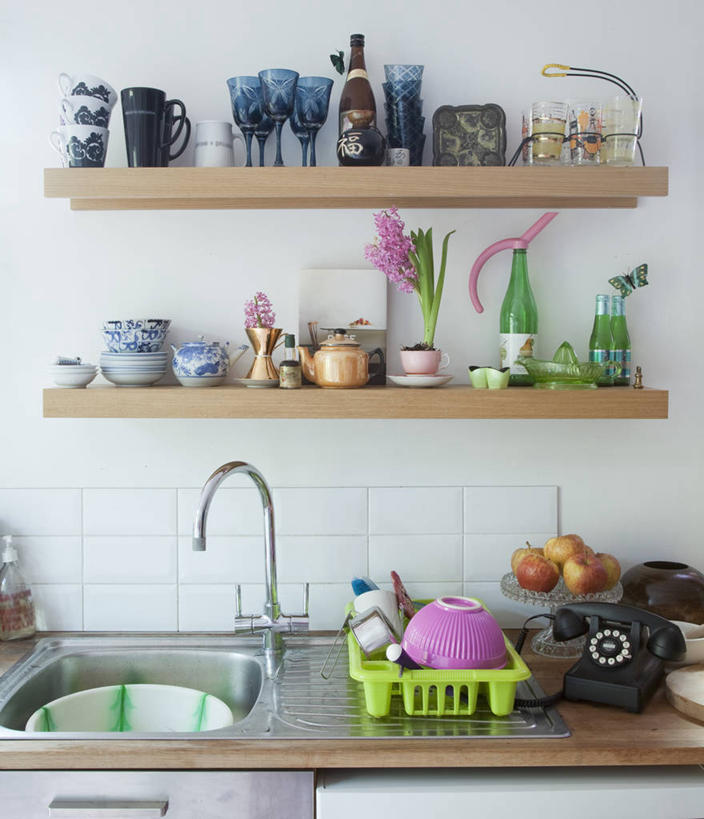 无人,竖图,彩色,室内,白天,厨房,餐具,不锈钢,装饰,木制,瓷砖,水槽,水龙头,首都,现代,英格兰,架子,摄影,五颜六色,色彩斑斓,五彩缤纷,厨房器具,五彩斑斓,五光十色,玻璃杯,电话机,彩图