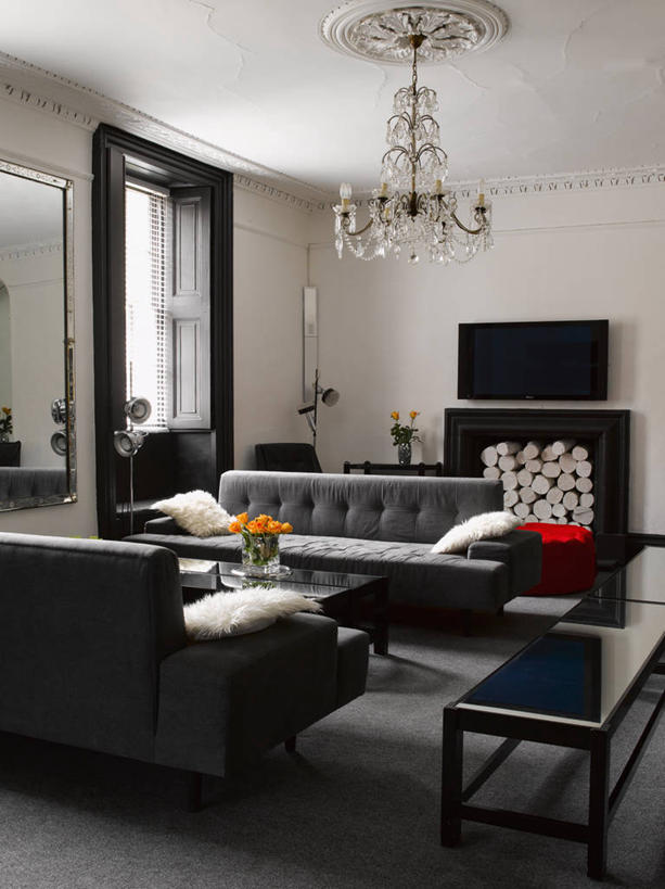 无人,竖图,室内,白天,地毯,沙发,反射,百叶窗,茶几,现代,英格兰,白色,黑色,灰色,摄影,起居室,水晶吊灯,格洛斯特郡,彩图