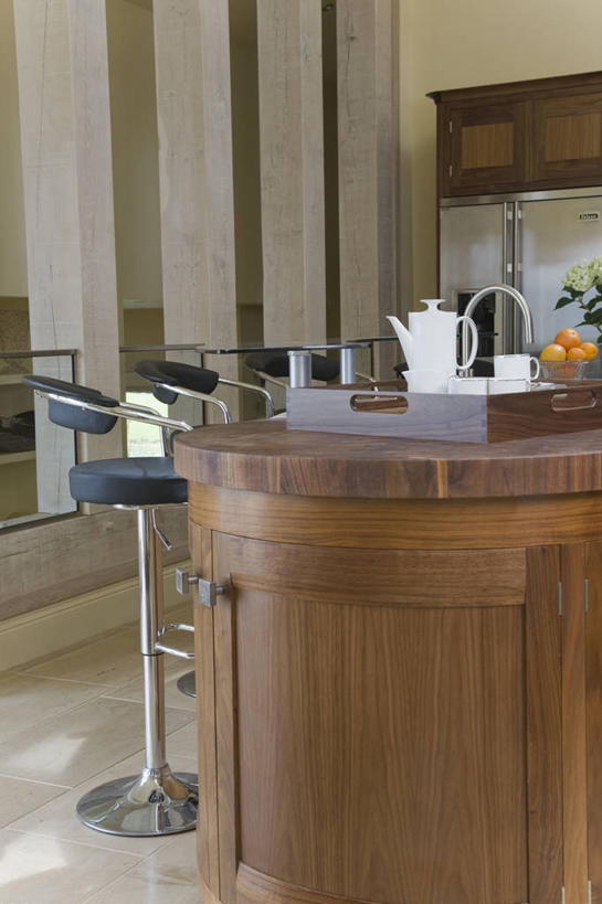 无人,竖图,室内,白天,厨房,地板,弯曲,测量,木制,瓷砖,现代,英格兰,米色,摄影,吧椅,彩图