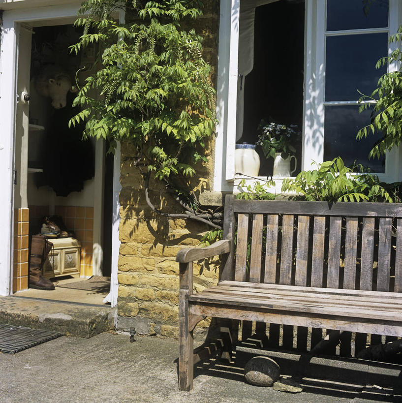 臀部,无人,竖图,室外,白天,家具,门,装饰,木制,长椅,房屋,院子,英格兰,摄影,彩图
