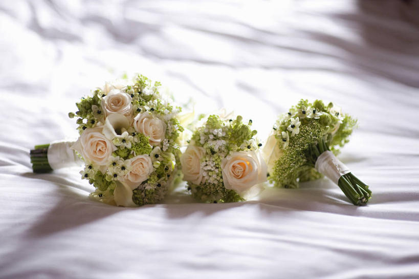 无人,横图,白天,婚礼,快乐,美景,百合花,玫瑰,静物,英国,庆祝,景观,床单,结婚,花,三个,白色,自然,花束,夏天,喜庆,景色,摄影,纪念,自然风光,典礼,七瓣莲,贡献,开端,彩图,高兴