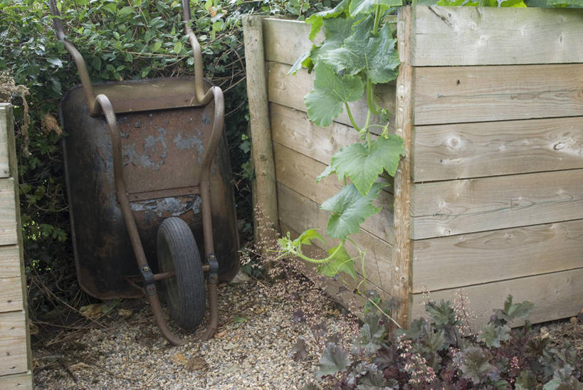 无人,横图,室外,白天,美景,植物,南瓜,蔬菜,英国,木制,景观,园艺,垃圾桶,设备,物品,自然,夏天,景色,摄影,自然风光,循环利用,独轮手推车,彩图,对焦,堆肥,回收桶