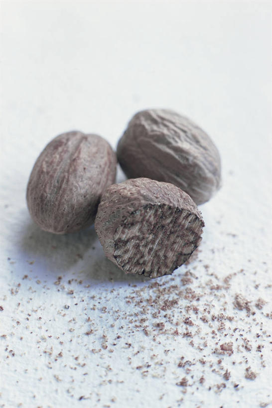 无人,竖图,室内,特写,白色背景,香料,芝士粉,食品,褐色,调味品,图像,饮食,三个,自然,摄影,肉豆蔻,主题,构图,彩图,影棚拍摄,对焦