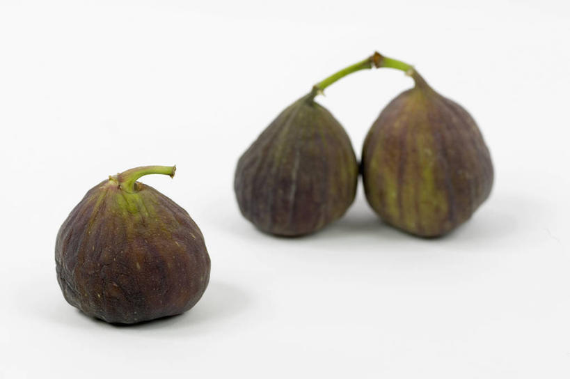 无人,横图,室内,特写,白天,白色背景,无花果,静物,水果,食品,褐色,图像,饮食,三个,白色,热带水果,摄影,有机食品,主题,健康食物,构图,彩图,影棚拍摄,对焦