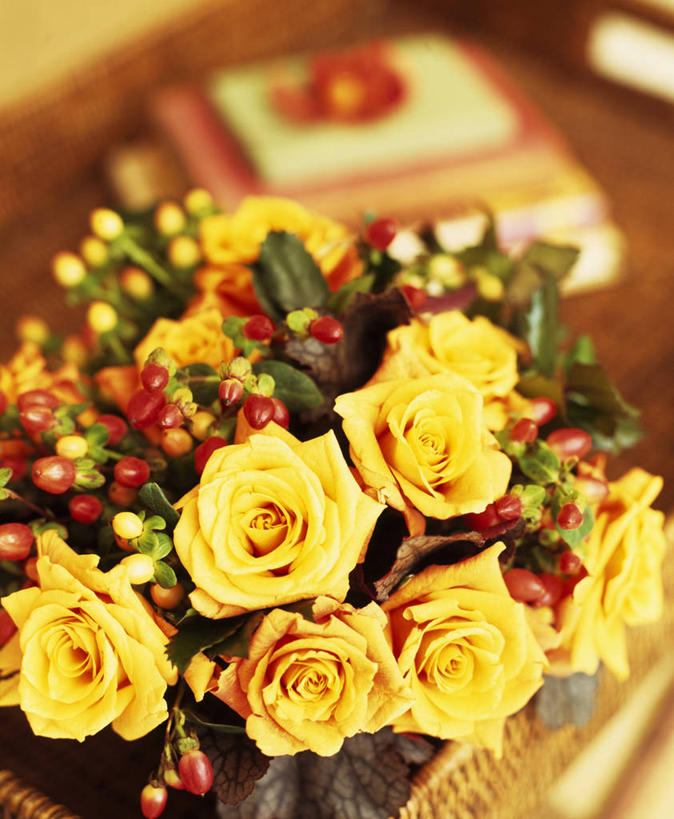 无人,竖图,室内,特写,白天,美景,浆果,礼物,装饰,景观,浪漫,花,排列,一个,黄色,红色,自然,花束,景色,摄影,单个,自然风光,圣约翰草,彩图