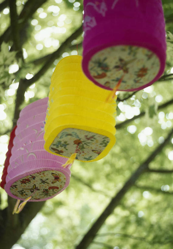 无人,竖图,室外,特写,白天,仰视,聚会,美景,植物,装饰,灯笼,纸灯笼,景观,粉色,黄色,自然,夏天,景色,摄影,生活方式,环境,照明设备,自然风光,彩图,低角度拍摄,游园会