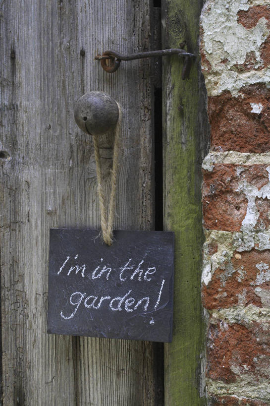 无人,竖图,室外,特写,白天,美景,植物,门,吊挂,写,悬挂,木制,标志,文字,大门,景观,园艺,挂,棚,自然,把手,门把手,黑板,景色,摄影,手写,环境,自然风光,板岩,变质岩,彩图