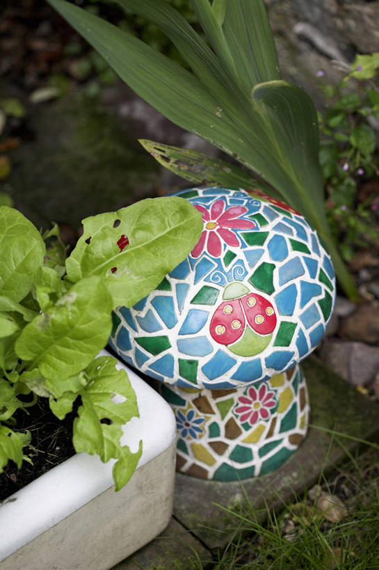 无人,竖图,彩色,室外,特写,白天,留白,植物,叶子,花纹,瓷砖,图案,庭院,陶瓷制品,一个,摄影,单个,五颜六色,明亮,色彩斑斓,焦点,五彩缤纷,五彩斑斓,式样,毒蘑菇,五光十色,彩图,对焦