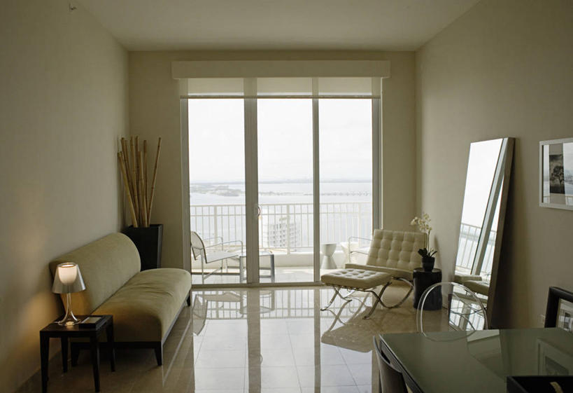 无人,横图,室内,白天,植物,窗户,家具,镜子,沙发,桌子,建筑,椅子,图像,干净,现代,座位,灯,花,摄影,电灯,样板房,起居室,风格,主题,构图,彩图,时空