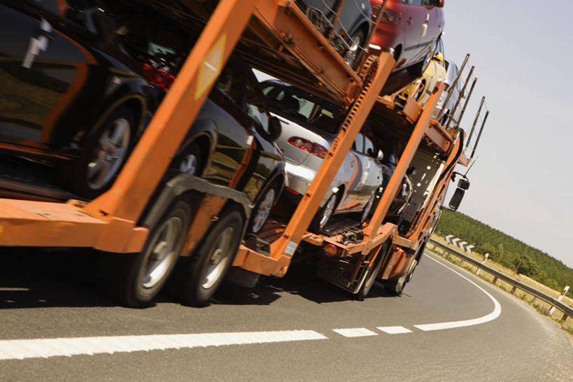 无人,横图,室外,白天,路,汽车,形状,弯曲,路标,分界线,机动车,图像,车,天空,交通工具,拖车,概念,工业,运输,摄影,人造,输送,货运,载具,运输车,主题,自然现象,视角,构图,彩图,时空,商用车,家用车