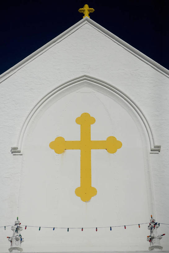 无人,教堂,竖图,室外,白天,建筑,十字架,柱子,酒类,图像,顶部,酒,饮料,摄影,宗教,部分,人造,基督教,宗教建筑,主题,蒸馏酒,烈酒,构图,灵性,彩图,时空