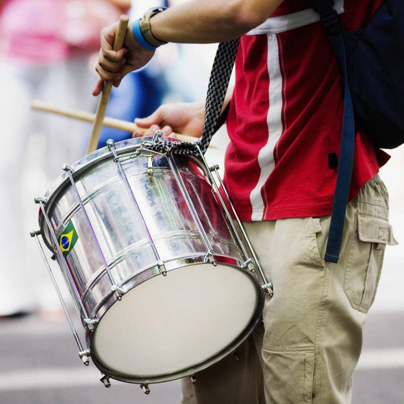 手,一个人,方图,室外,特写,白天,西班牙,欧洲,仅一个男性,表演,朦胧,模糊,护腕,首都,音乐,图像,休闲装,衣服,概念,马德里,人体,摄影,手镯,保护,部分,享乐,愉悦,地中海文化,噪声,主题,鼓槌,马德里省,伊比利亚半岛,构图,休闲活动,彩图,时空,传统文化