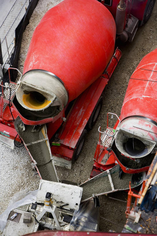 无人,竖图,俯视,室外,白天,建筑业,技术,建筑,卡车,图像,设备,水泥,车,物品,施工,建筑工地,交通工具,机械,工业,运输,摄影,工程,人造,载具,主题,视角,建筑材料,构图,工作车,施工车,水泥车,彩图,高角度拍摄,时空,工业机械