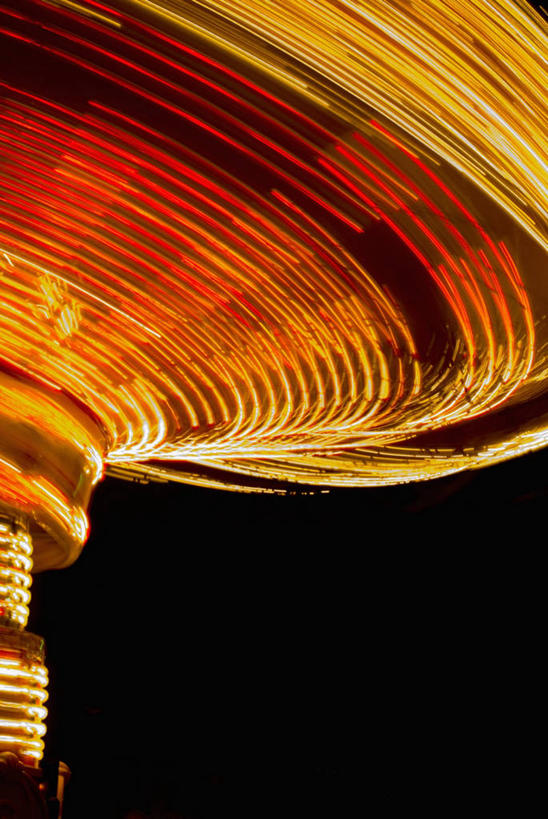 无人,游乐园,竖图,室外,夜晚,运动模糊,长时间曝光,仰视,游戏,装饰,光亮,玩,图像,旋转,娱乐,休闲,概念,转,摄影,游乐设施,活动,照亮,享乐,愉悦,发泄,消遣,智力,主题,视角,宣泄,构图,游艺设施,旋转秋千,休闲活动,玩耍,嬉戏,彩图,低角度拍摄,时空