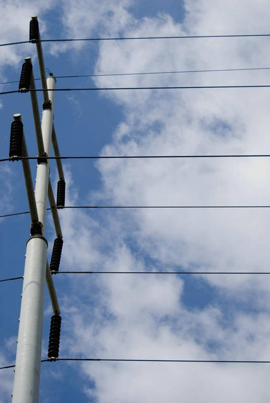 无人,竖图,室外,白天,仰视,通讯,电缆,电线杆,云,联系,图像,天空,概念,电话线,摄影,主题,自然现象,视角,构图,彩图,低角度拍摄,时空