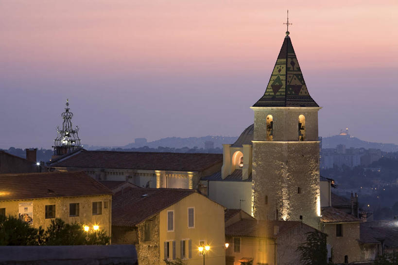 无人,教堂,横图,室外,白天,正面,旅游,度假,日落,山,山脉,标志建筑,地标,建筑,路灯,照明,法国,欧洲,阴影,节日,光线,影子,山峰,晚霞,霞光,落日,灯光,山峦,文化,娱乐,建设,灯,黄昏,群山,祈祷,享受,休闲,健康,旅游胜地,彩霞,放松,许愿,宗教,信仰,纪念,祈求,照亮,照明设备,西欧,法兰西,信念,法兰西共和国,法兰西第五共和国,夕照,薄暮,普罗旺斯.阿尔卑斯.蓝色海岸,普罗旺斯.阿尔卑斯.蓝色海岸大区,罗讷河口省,罗讷河口,平安,夕阳,彩图,傍晚,大教堂,礼拜堂,斜阳,阿洛,马赛区