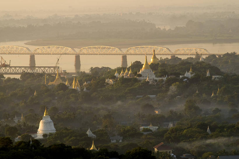 无人,寺庙,横图,室外,白天,正面,旅游,度假,河流,名胜古迹,日落,森林,树林,水,植物,雾,标志建筑,大桥,地标,建筑,桥梁,缅甸,亚洲,节日,朦胧,模糊,遗迹,河水,水流,晚霞,霞光,落日,桥,古迹,文化,文物,娱乐,建设,古建筑,树,树木,绿色,自然,黄昏,庙宇,祈祷,享受,休闲,健康,旅游胜地,彩霞,放松,许愿,宗教,东南亚,佛教,信仰,生长,成长,纪念,祈求,迷雾,古文明,跨线桥,首府,缅甸联邦,实皆,释教,夕照,薄暮,实皆省,平安,大雾,夕阳,彩图,傍晚,庙,寺,实皆古城,斜阳