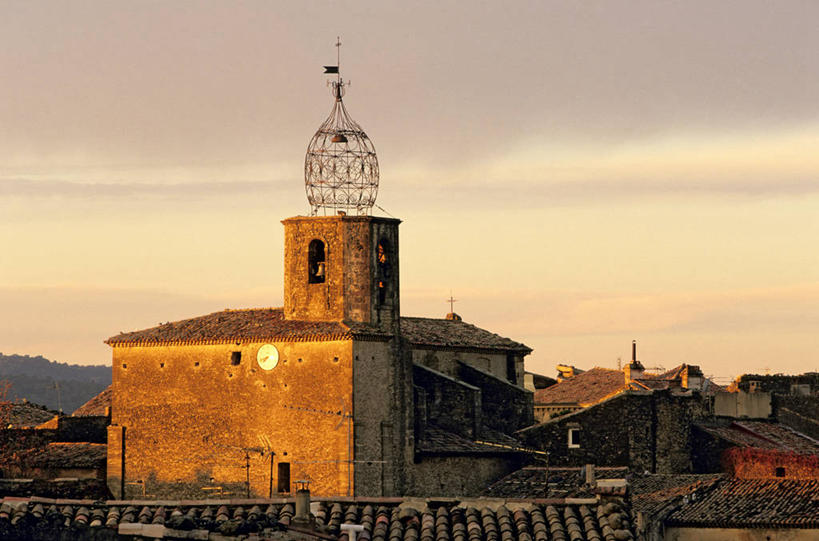 无人,教堂,横图,室外,白天,正面,旅游,度假,日落,标志建筑,地标,建筑,法国,欧洲,节日,瓦片,屋顶,晚霞,霞光,落日,顶棚,瓦,文化,娱乐,建设,黄昏,祈祷,享受,休闲,健康,旅游胜地,彩霞,放松,许愿,宗教,建造,信仰,纪念,祈求,西欧,沃克吕兹省,法兰西,信念,屋瓦,法兰西共和国,法兰西第五共和国,夕照,薄暮,普罗旺斯.阿尔卑斯.蓝色海岸,普罗旺斯.阿尔卑斯.蓝色海岸大区,平安,夕阳,彩图,傍晚,大教堂,礼拜堂,阿普特区,洛里,斜阳