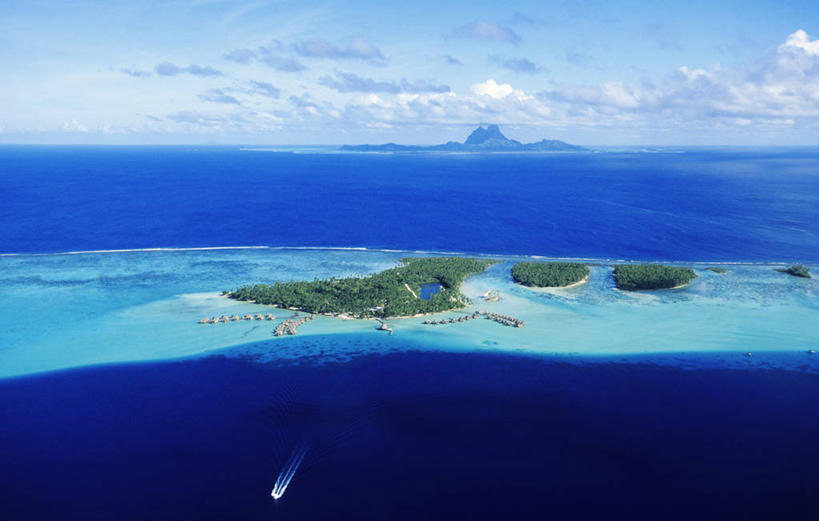 无人,横图,俯视,航拍,室外,白天,旅游,度假,岛屿,海浪,海洋,美景,树林,植物,轮船,船,阴影,波纹,飞溅,溅,光线,液体,影子,岛,景观,浪花,水滴,云,云朵,云彩,娱乐,水珠,树,树木,蓝色,绿色,白云,蓝天,水纹,天空,阳光,自然,海水,船尾波,交通工具,波浪,天,享受,休闲,景色,放松,生长,晴朗,成长,鸟瞰,喷洒,自然风光,载具,大洋洲,海景,法属波利尼西亚,社会群岛,法属玻利尼西亚,背风群岛,大海,风浪,海水的波动,近岸浪,列岛,群岛,涌浪,诸岛,晴空,彩图,高角度拍摄,塔哈岛