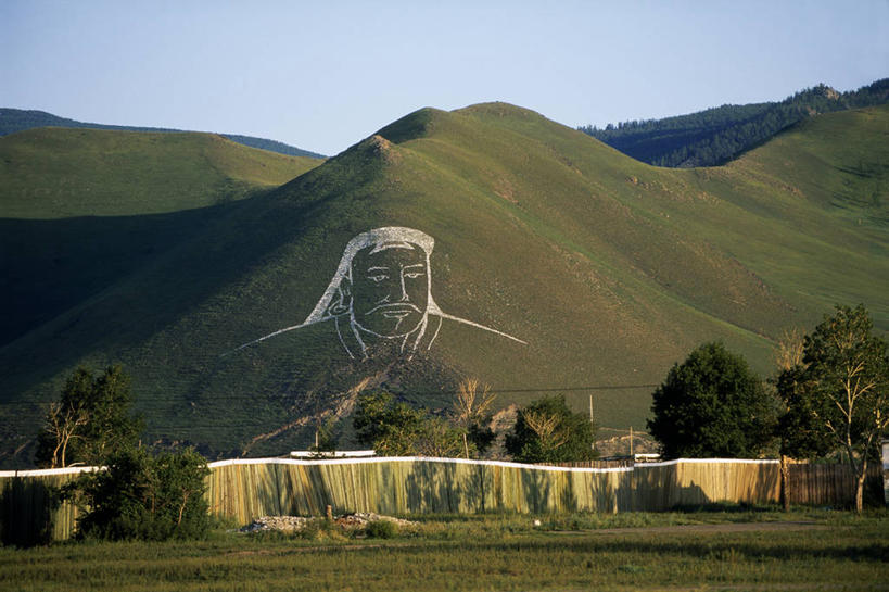 东方人,一个人,无人,横图,室外,白天,正面,抽象,民族服装,旅游,度假,绘画,草地,草坪,美景,山,山脉,树林,植物,亚洲,仅一个男性,仅一个人,仅一个中年男性,阴影,艺术,光线,彩绘,图案,影子,景观,山峰,艺术品,山峦,首都,古典,黄种人,文化,娱乐,草,树,树木,蓝色,绿色,蓝天,天空,阳光,自然,工艺品,群山,天,品味,享受,休闲,概念,景色,放松,生长,晴朗,成长,美术,高雅,自然风光,东亚,万里无云,美学,蒙古国,乌兰巴托,库伦,乌兰巴托市,图文,男人,男性,中年男性,亚洲人,晴空,晴空万里,半身,彩图,传统服装,民俗服,涂鸦