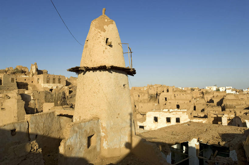 无人,家,横图,室外,白天,正面,旅游,度假,名胜古迹,沙漠,山,山脉,标志建筑,地标,建筑,非洲,埃及,阴影,遗迹,光线,影子,房屋,屋子,山峰,公寓,山峦,古迹,文物,娱乐,建设,古建筑,洋房,楼房,住宅,蓝色,蓝天,天空,阳光,群山,天,享受,休闲,旅游胜地,放松,晴朗,古文明,万里无云,阿拉伯埃及共和国,金字塔之国,棉花之国,阿非利加洲,撒哈拉沙漠,撒哈拉大沙漠,上埃及,大漠,砂漠,晴空,晴空万里,彩图,房子,利比亚沙漠,达赫拉绿洲