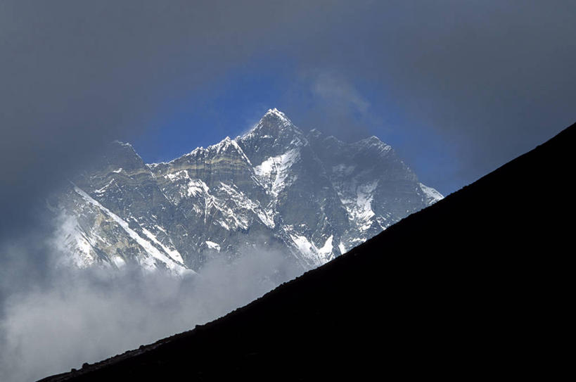 无人,公园,横图,室外,白天,正面,旅游,度假,美景,山,雪,雪山,大雪,珠峰,尼泊尔,亚洲,阴影,光线,影子,冰,积雪,景观,山峰,雪景,云,云朵,冬季,冬天,山峦,云彩,娱乐,蓝色,白云,蓝天,天空,阳光,自然,天,享受,休闲,景色,放松,寒冷,晴朗,冰冷,国家公园,自然风光,南亚,尼泊尔王国,珠穆朗玛峰,严寒,冰凉,酷寒,凛冽,凛凛,极冷,圣母峰,珠穆朗玛,珠穆朗玛峰国家公园,萨加玛塔峰,专区,晴空,彩图,萨加玛塔专区,努子峰