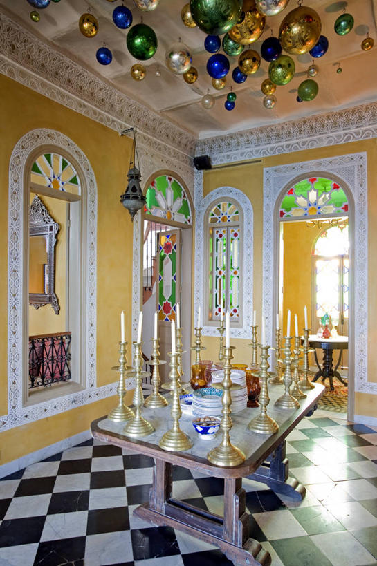 无人,宾馆,竖图,室内,白天,正面,旅游,度假,窗户,桌面,标志建筑,地标,建筑,酒店,照明,非洲,摩洛哥,阴影,反射,瓷砖,地砖,影子,烛台,墙,灯光,地面,娱乐,建设,吊灯,玻璃窗,墙壁,墙面,灯,灯具,享受,休闲,旅游胜地,放松,旅社,照亮,蜡烛架,省会,阿非利加洲,摩洛哥王国,丹吉尔,丹吉尔省,烛架,彩图,客店,客栈,旅店,旅馆,商旅