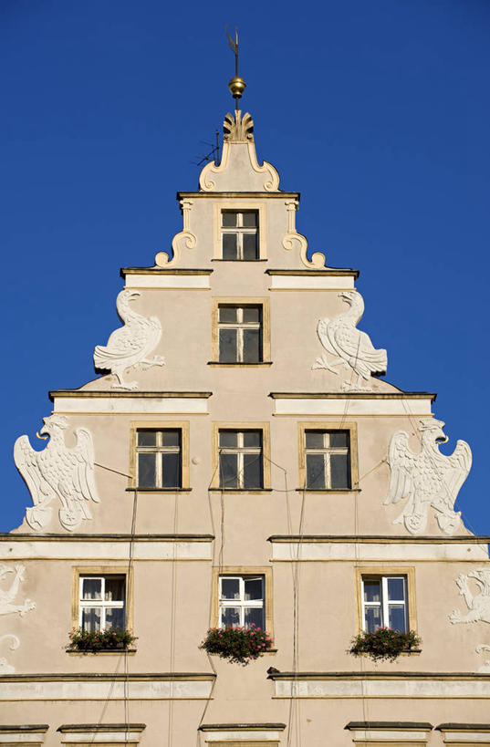 无人,家,竖图,室外,白天,仰视,度假,美景,窗户,城市风光,城市,欧洲,波兰,阴影,光线,影子,房屋,墙,屋子,景观,公寓,娱乐,洋房,楼房,玻璃窗,墙壁,墙面,住宅,蓝色,蓝天,天空,阳光,天,享受,休闲,景色,放松,晴朗,中欧,万里无云,省会,波兰共和国,弗罗茨瓦夫,下西里西亚省,晴空,晴空万里,彩图,低角度拍摄,房子