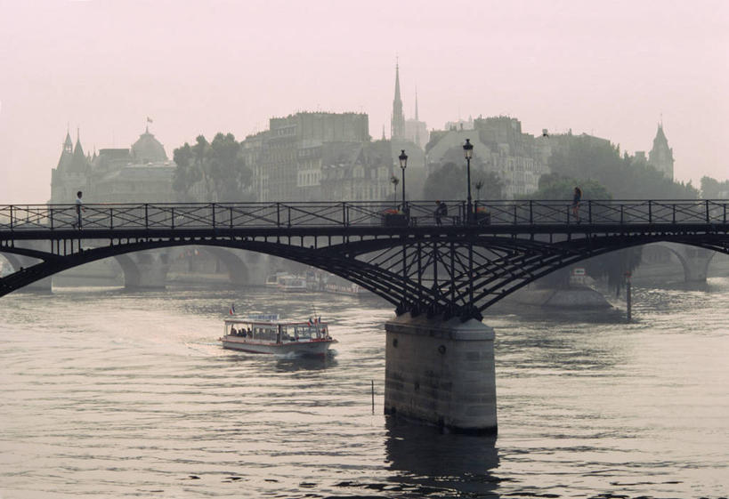 无人,家,横图,室外,白天,正面,旅游,度假,河流,日落,水,标志建筑,大桥,地标,建筑,轮船,桥梁,船,法国,巴黎,欧洲,波纹,飞溅,溅,液体,房屋,屋子,河水,水滴,水流,晚霞,霞光,落日,公寓,桥,涟漪,首都,娱乐,建设,洋房,楼房,拱桥,住宅,水珠,倒影,水纹,黄昏,船尾波,交通工具,波浪,享受,休闲,旅游胜地,彩霞,放松,拱形,倒映,西欧,喷洒,法兰西,载具,塞纳河,法兰西共和国,水晕,法兰西第五共和国,法兰西岛,夕照,反照,薄暮,法兰西岛大区,巴黎艺术桥,艺术桥,夕阳,彩图,傍晚,房子,巴黎省,巴黎市,钢拱桥,斜阳