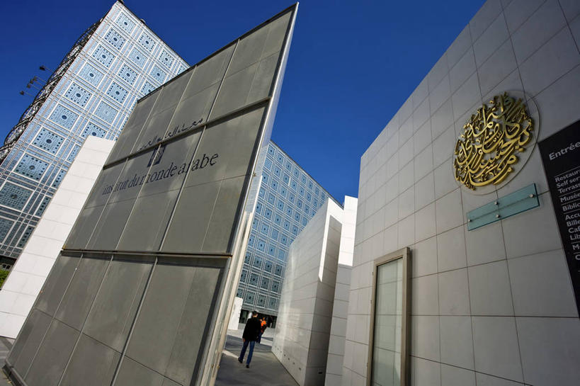 西方人,两个人,博物馆,高楼大厦,走,横图,室外,白天,仰视,度假,美景,城市风光,城市,大厦,建筑,摩天大楼,法国,巴黎,欧洲,欧洲人,阴影,服装,研究,光线,影子,墙,景观,首都,教育,休闲装,娱乐,墙壁,墙面,衣服,蓝色,蓝天,天空,阳光,楼宇,天,享受,休闲,休闲服,景色,放松,服饰,晴朗,展览,西欧,欣赏,法兰西,陈列,万里无云,法兰西共和国,法兰西第五共和国,法兰西岛,法兰西岛大区,典藏,拉丁区,男人,男性,年轻男性,年轻女性,女人,女性,白种人,晴空,晴空万里,步行,散步,走路,彩图,低角度拍摄,全身,大楼,高层建筑,高楼,摩天楼,巴黎省,巴黎市