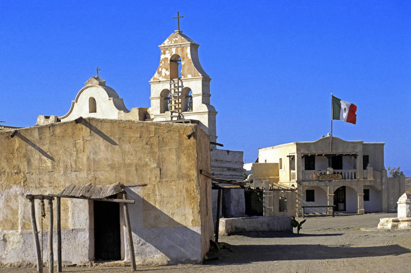 无人,家,教堂,横图,室外,白天,正面,旅游,度假,名胜古迹,标志建筑,地标,建筑,旗帜,国旗,西班牙,欧洲,一面,阴影,节日,遗迹,飘扬,光线,影子,房屋,墙,屋子,古迹,文化,文物,娱乐,建设,古建筑,楼房,安达卢西亚,墙壁,墙面,住宅,蓝色,蓝天,天空,阳光,天,祈祷,享受,休闲,健康,旅游胜地,放松,许愿,宗教,信仰,晴朗,纪念,飘逸,祈求,基督教,南欧,天主教,飞扬,安达鲁西亚,信念,古文明,万里无云,阿尔梅里亚,西班牙王国,安达卢西亚自治区,阿尔梅里亚省,平安,西班牙国旗,旗,晴空,晴空万里,彩图,房子,大教堂,礼拜堂