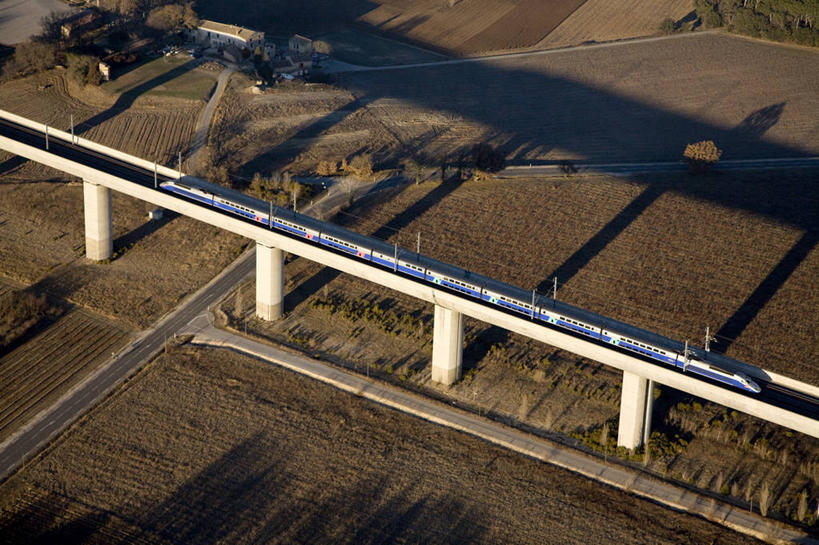 无人,农田,横图,俯视,航拍,室外,白天,旅游,度假,庄稼,农作物,美景,大桥,路,桥梁,铁路,火车,法国,欧洲,阴影,光线,影子,景观,高架,桥,轨道,交通,铁轨,娱乐,车,阳光,自然,交通工具,享受,休闲,景色,放松,运输,西欧,鸟瞰,法兰西,自然风光,载具,高架桥,高架道路,跨线桥,法兰西共和国,法兰西第五共和国,普罗旺斯.阿尔卑斯.蓝色海岸,普罗旺斯.阿尔卑斯.蓝色海岸大区,罗讷河口省,罗讷河口,彩图,高角度拍摄,耕地,庄稼田
