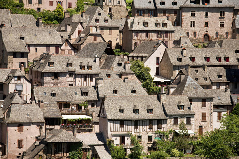 无人,家,横图,俯视,室外,白天,度假,美景,植物,城市风光,城市,建筑,法国,欧洲,阴影,光线,瓦片,影子,房屋,屋顶,屋子,景观,顶棚,瓦,娱乐,楼房,住宅,树,树木,绿色,阳光,自然,享受,休闲,景色,放松,建造,生长,成长,西欧,法兰西,屋瓦,法兰西共和国,法兰西第五共和国,南部.比利牛斯,阿韦龙省,南部.比利牛斯大区,彩图,高角度拍摄,房子