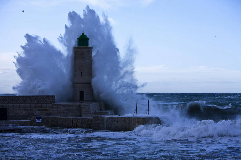无人,码头,横图,室外,白天,正面,旅游,度假,海浪,海洋,美景,水,道路,港口,法国,欧洲,飞溅,溅,信息,液体,景观,浪花,水滴,云,云朵,灯塔,交通,云彩,方向,娱乐,水珠,蓝色,白云,蓝天,天空,自然,海水,天,享受,休闲,景色,放松,晴朗,引导,指引,西欧,喷洒,法兰西,自然风光,海景,卡西斯,法兰西共和国,法兰西第五共和国,航标,罗纳河口,普罗旺斯.阿尔卑斯.蓝色海岸,普罗旺斯.阿尔卑斯.蓝色海岸大区,罗讷河口省,大海,风浪,海,海水的波动,近岸浪,涌浪,晴空,彩图,摆渡口,埠头,渡口,渡头,港湾,海港,货运码头,口岸,商港,导航