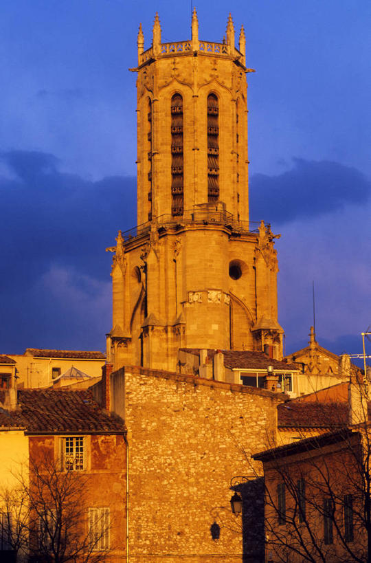 无人,教堂,竖图,室外,白天,正面,旅游,度假,名胜古迹,日落,标志建筑,地标,建筑,法国,欧洲,阴影,节日,遗迹,光线,影子,墙,晚霞,霞光,落日,灯光,古迹,文化,文物,娱乐,建设,古建筑,墙壁,墙面,黄昏,祈祷,享受,休闲,健康,旅游胜地,彩霞,放松,许愿,宗教,信仰,纪念,祈求,基督教,西欧,天主教,法兰西,信念,古文明,艾克斯,法兰西共和国,法兰西第五共和国,夕照,薄暮,普罗旺斯.阿尔卑斯.蓝色海岸,普罗旺斯.阿尔卑斯.蓝色海岸大区,罗讷河口省,罗讷河口,平安,夕阳,彩图,傍晚,大教堂,礼拜堂,普罗旺斯地区艾克斯,斜阳