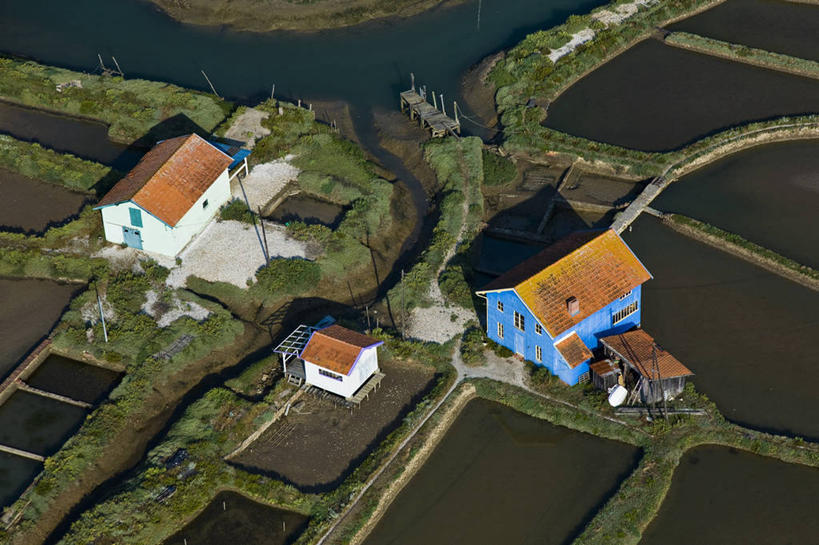 无人,家,横图,俯视,航拍,室外,白天,旅游,度假,草地,草坪,美景,植物,法国,欧洲,阴影,光线,影子,房屋,屋子,景观,娱乐,楼房,住宅,草,绿色,阳光,自然,享受,休闲,景色,放松,沼泽,西欧,鸟瞰,法兰西,自然风光,法兰西共和国,法兰西第五共和国,普瓦图.夏朗德,普瓦图.夏朗德大区,滨海夏朗德省,彩图,高角度拍摄,房子