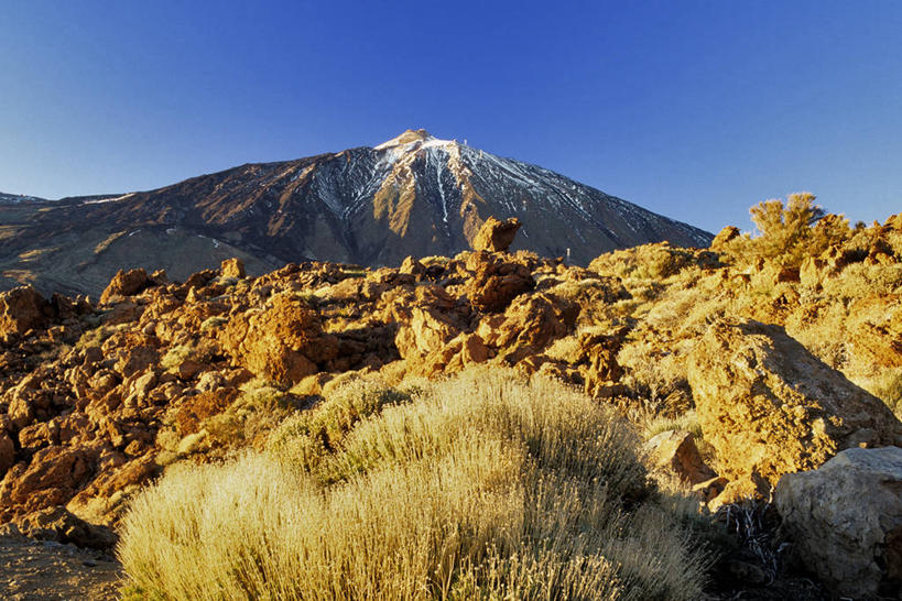 无人,横图,室外,白天,正面,旅游,度假,火山,石头,美景,山,雪,雪山,植物,大雪,西班牙,非洲,阴影,枯萎,光线,石子,影子,冰,积雪,景观,山峰,雪景,冬季,冬天,枯草,山峦,娱乐,草,黄色,蓝色,蓝天,天空,阳光,自然,天,享受,休闲,景色,放松,寒冷,晴朗,冰冷,加纳利群岛,自然风光,加那利群岛,万里无云,西班牙王国,严寒,冰凉,酷寒,凛冽,凛凛,极冷,阿非利加洲,海外领地,特内里费岛,活火山,石块,岩石,晴空,晴空万里,彩图,圣克鲁斯.德特内里费省,特尼里弗岛,泰德峰