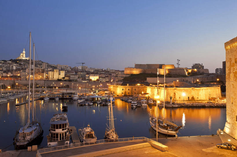 帆船,无人,家,教堂,码头,横图,室外,白天,正面,旅游,度假,日落,山,山脉,标志建筑,地标,港口,建筑,船,法国,欧洲,停靠,阴影,节日,光线,影子,房屋,屋子,山峰,晚霞,霞光,落日,灯光,山峦,文化,娱乐,建设,楼房,住宅,蓝色,蓝天,天空,黄昏,交通工具,群山,天,祈祷,享受,休闲,健康,旅游胜地,彩霞,放松,许愿,宗教,信仰,纪念,祈求,西欧,停泊,法兰西,载具,信念,游艇码头,法兰西共和国,法兰西第五共和国,夕照,薄暮,普罗旺斯.阿尔卑斯.蓝色海岸,普罗旺斯.阿尔卑斯.蓝色海岸大区,罗讷河口省,罗讷河口,平安,夕阳,彩图,傍晚,房子,摆渡口,埠头,大教堂,渡口,渡头,港湾,海港,口岸,礼拜堂,斜阳,莱斯佩尼斯米拉波