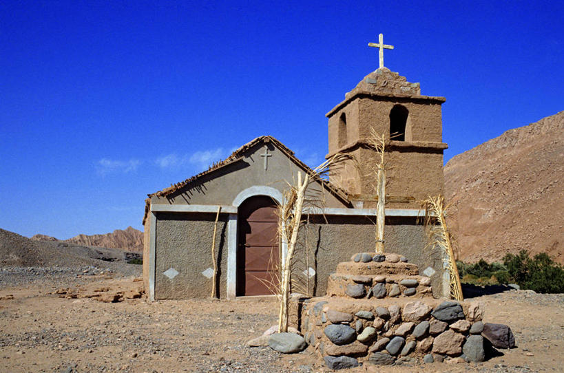 无人,教堂,横图,室外,白天,正面,旅游,度假,石头,名胜古迹,植物,标志建筑,地标,建筑,智利,阴影,节日,遗迹,光线,十字架,石子,影子,云,云朵,云彩,古迹,文化,文物,娱乐,建设,古建筑,树,树木,蓝色,绿色,白云,蓝天,天空,阳光,自然,天,祈祷,享受,休闲,健康,旅游胜地,南美,放松,许愿,宗教,信仰,生长,晴朗,成长,纪念,祈求,南美洲,拉丁美洲,美洲,信念,古文明,亚美利加洲,南亚美利加洲,智利共和国,安托法加斯塔大区,平安,石块,岩石,晴空,彩图,大教堂,礼拜堂,洛阿省