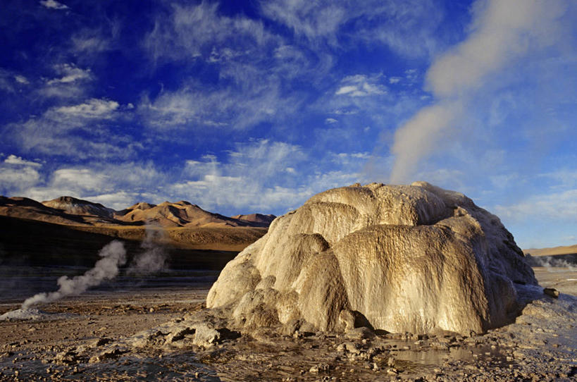 无人,横图,室外,白天,正面,旅游,度假,石头,美景,山,山脉,雾,喷泉,智利,阴影,沸腾,光线,蒸汽,石子,影子,景观,山峰,云,云朵,山峦,水蒸气,云彩,文化,娱乐,蓝色,白云,蓝天,天空,阳光,自然,群山,天,品味,享受,休闲,景色,南美,放松,晴朗,南美洲,拉丁美洲,自然风光,美洲,水景,蒸发,亚美利加洲,美观,南亚美利加洲,智利共和国,安托法加斯塔大区,设计,石块,岩石,晴空,彩图,洛阿省