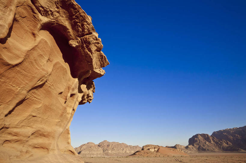 无人,横图,室外,白天,仰视,旅游,度假,美景,沙漠,山,山脉,约旦,亚洲,阴影,光线,纹路,纹理,影子,景观,山峰,悬崖,山峦,娱乐,蓝色,蓝天,天空,阳光,自然,群山,天,享受,休闲,景色,放松,晴朗,自然风光,西亚,万里无云,肌理,绝壁,约旦哈希姆王国,瓦迪拉姆,瓦迪拉姆保护区,大漠,砂漠,晴空,晴空万里,彩图,低角度拍摄