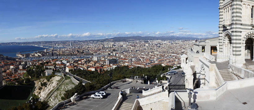 无人,教堂,横图,全景,俯视,航拍,室外,白天,旅游,度假,马赛,海浪,海洋,名胜古迹,树林,天际线,植物,标志建筑,地标,建筑,法国,欧洲,阴影,节日,遗迹,光线,影子,浪花,云,云朵,云彩,古迹,文化,文物,娱乐,建设,古建筑,树,树木,蓝色,绿色,白云,蓝天,天空,阳光,自然,海水,天,祈祷,享受,休闲,健康,旅游胜地,放松,许愿,宗教,信仰,生长,晴朗,成长,纪念,祈求,基督教,西欧,普罗旺斯,鸟瞰,天主教,法兰西,海景,信念,古文明,法兰西共和国,首府,法兰西第五共和国,普罗旺斯省,普罗旺斯.阿尔卑斯.蓝色海岸,普罗旺斯.阿尔卑斯.蓝色海岸大区,平安,大海,风浪,海,海水的波动,近岸浪,涌浪,晴空,彩图,高角度拍摄,大教堂,礼拜堂,圣母加德大教堂